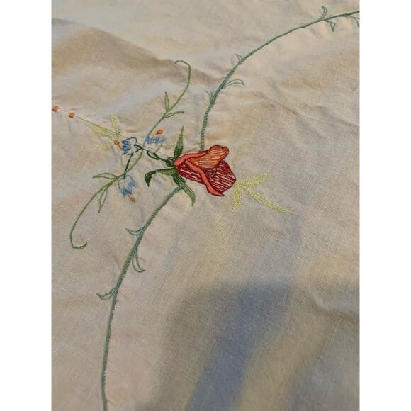 Handmade Tablecloth Oval 96"x62" Beige Machine Embroidery Pink Roses Tendrils - Picture 8 of 9